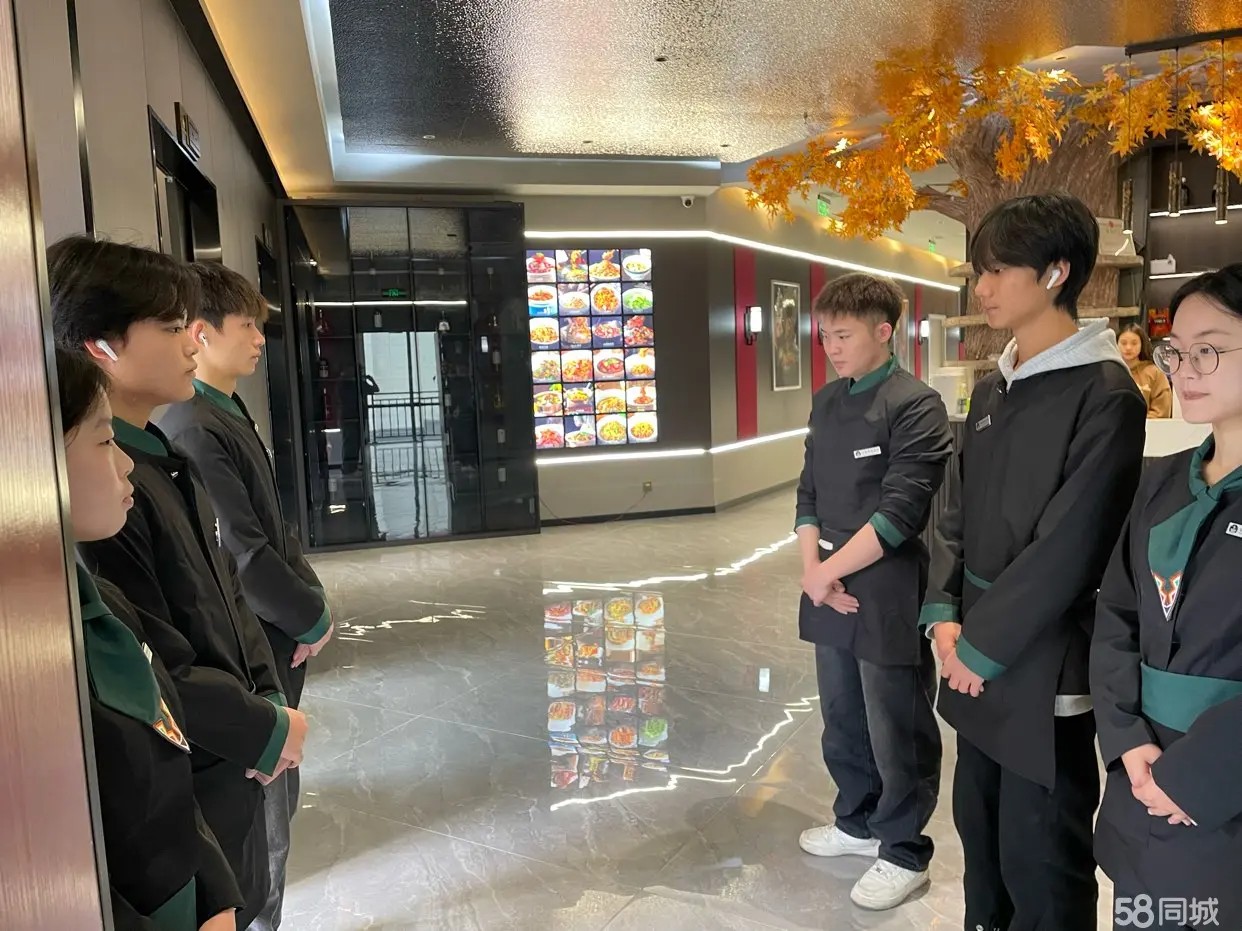 （转让）店面位置在习水箐山公园里售楼部三楼公园里私房菜停车方便